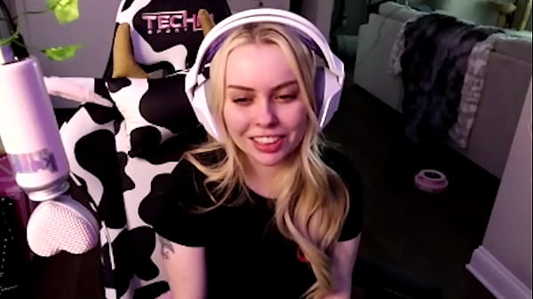 blonde,petite,small,interview,spinner,small-tits,bts,podcast,behind-the-scenes,going-deeper